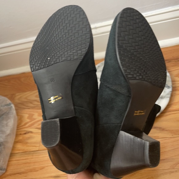 Suede under knee black boots - Picture 9 of 16